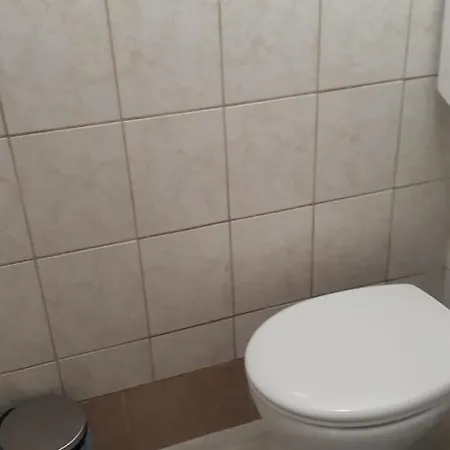 Vilagos, Kellemes Lakas, Jo Koezlekedessel Apartament