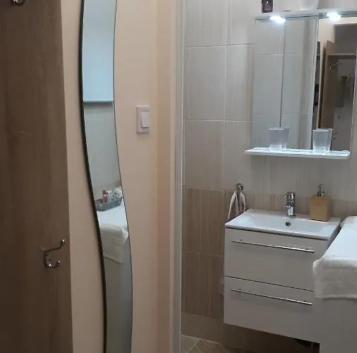 Apartment Vilagos, Kellemes Lakas, Jo Koezlekedessel Budapest